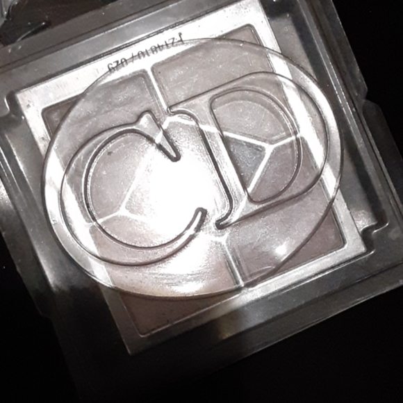 DIOR Eyeshadow Palette - Picture 7 of 8